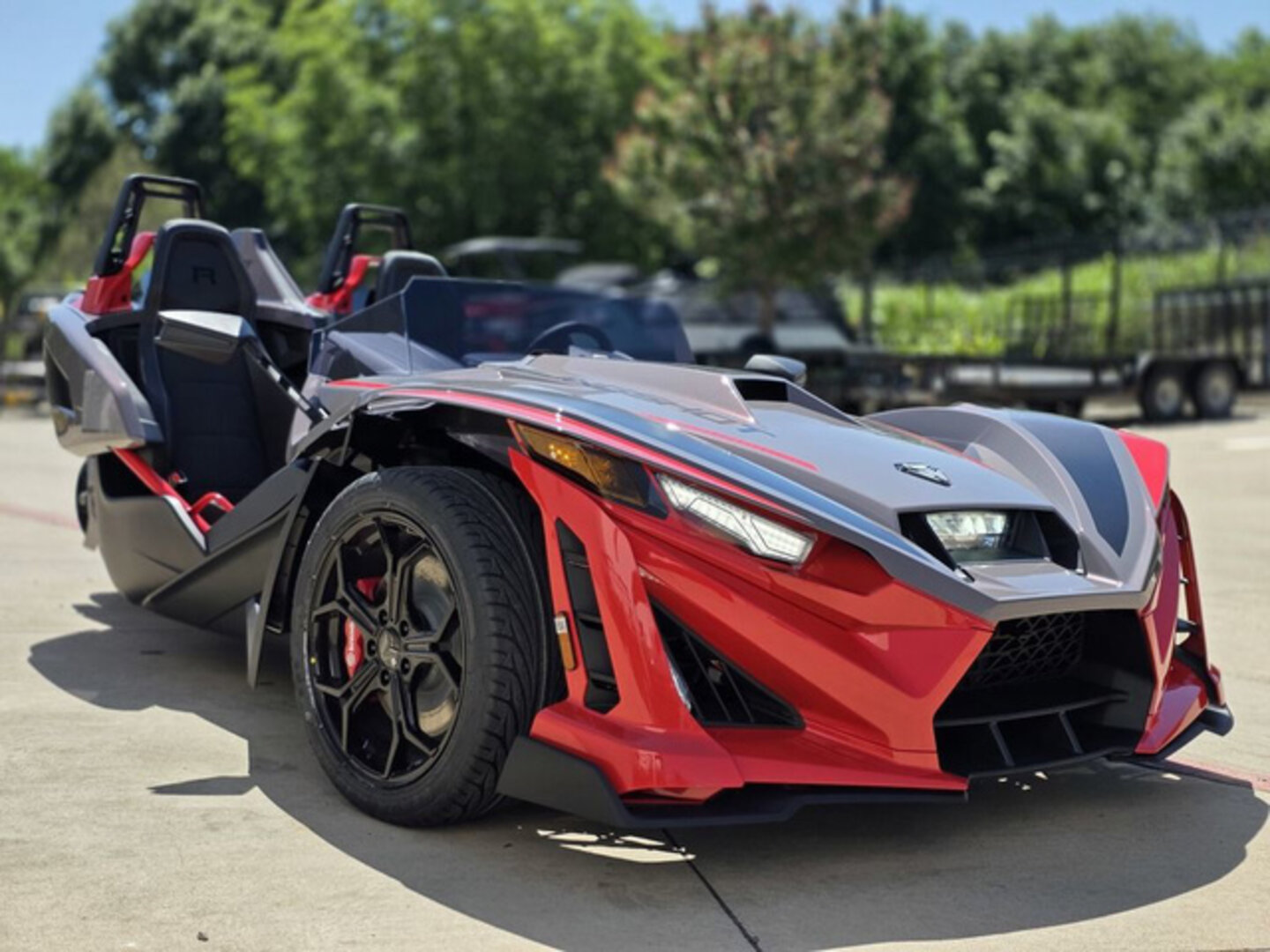 New 2026 Polaris Slingshot R Radiant Gray with Indy Red Pearl